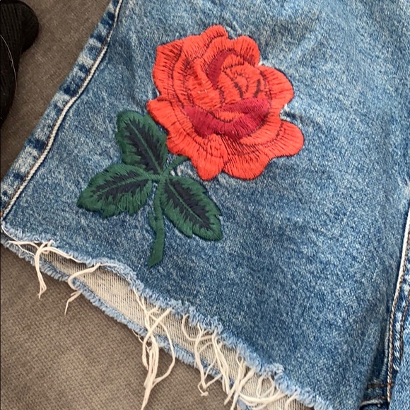 Top Shop Rose Embroidered Mom Short - Picture 5 of 5